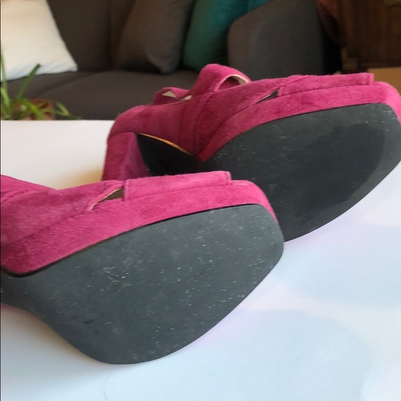 Michael Michael Kors raspberry suede platform pump - Picture 3 of 4
